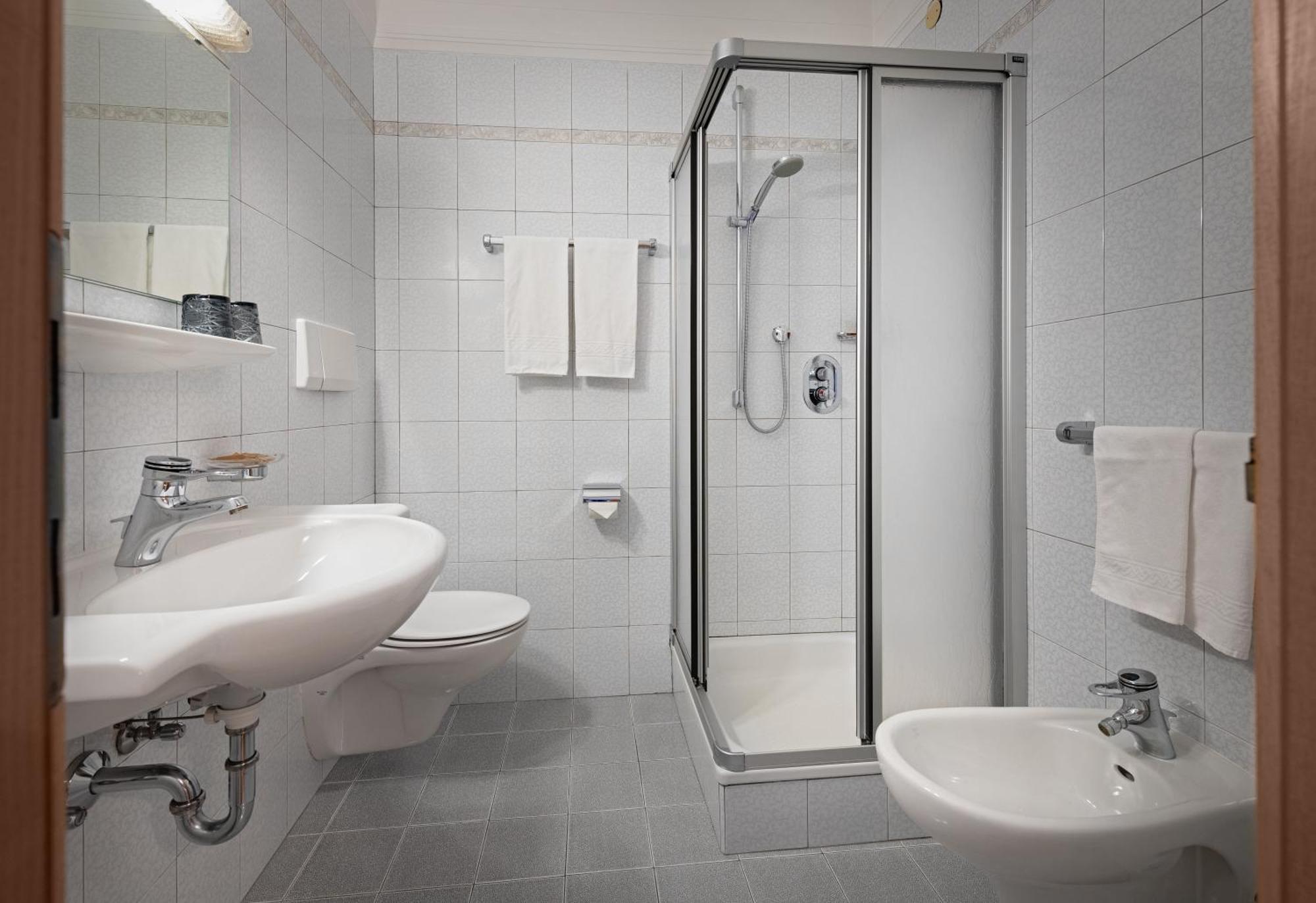 Hotel Sureghes Urtijëi Dış mekan fotoğraf