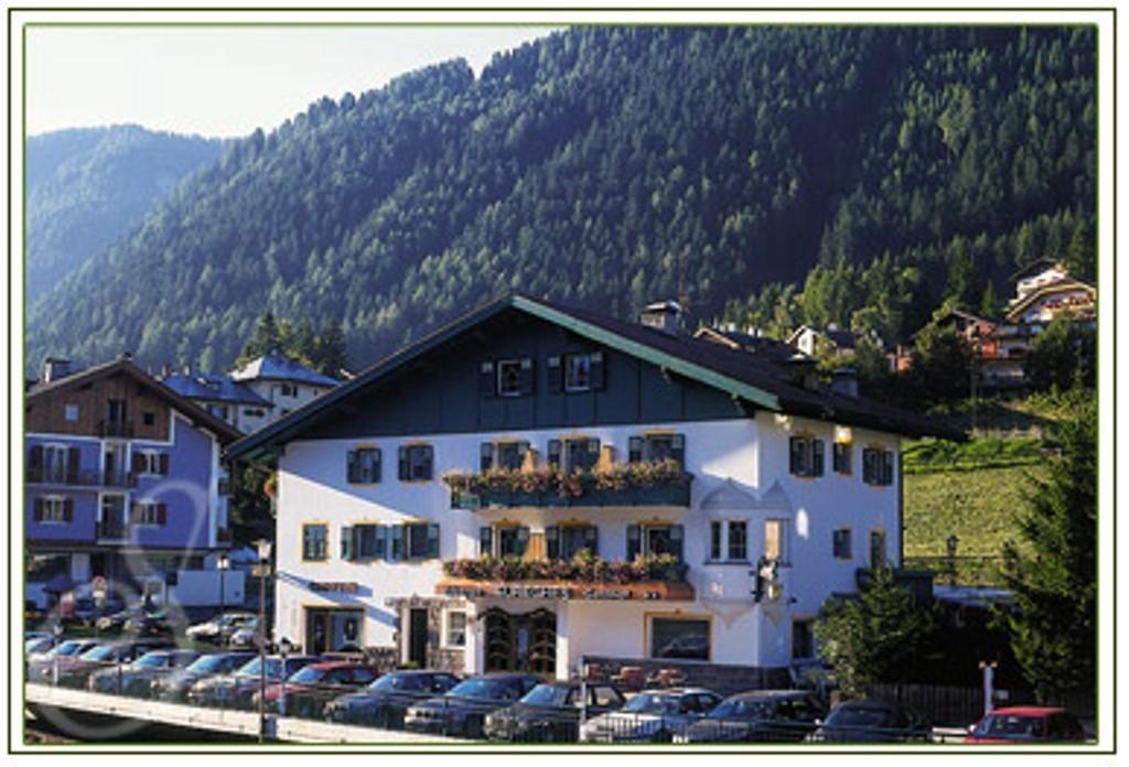 Hotel Sureghes Urtijëi Dış mekan fotoğraf