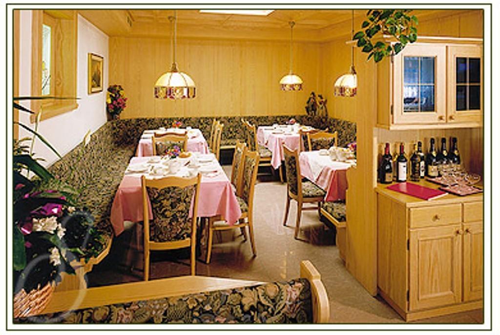 Hotel Sureghes Urtijëi Dış mekan fotoğraf