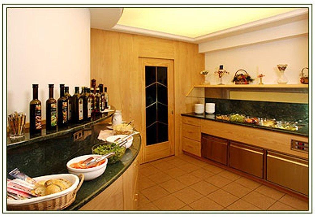 Hotel Sureghes Urtijëi Dış mekan fotoğraf